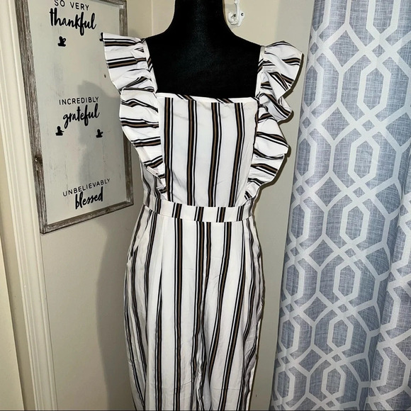 New with tag Striped jumpsuit with ruffle details short sleeve jumpsuit - Picture 4 of 14